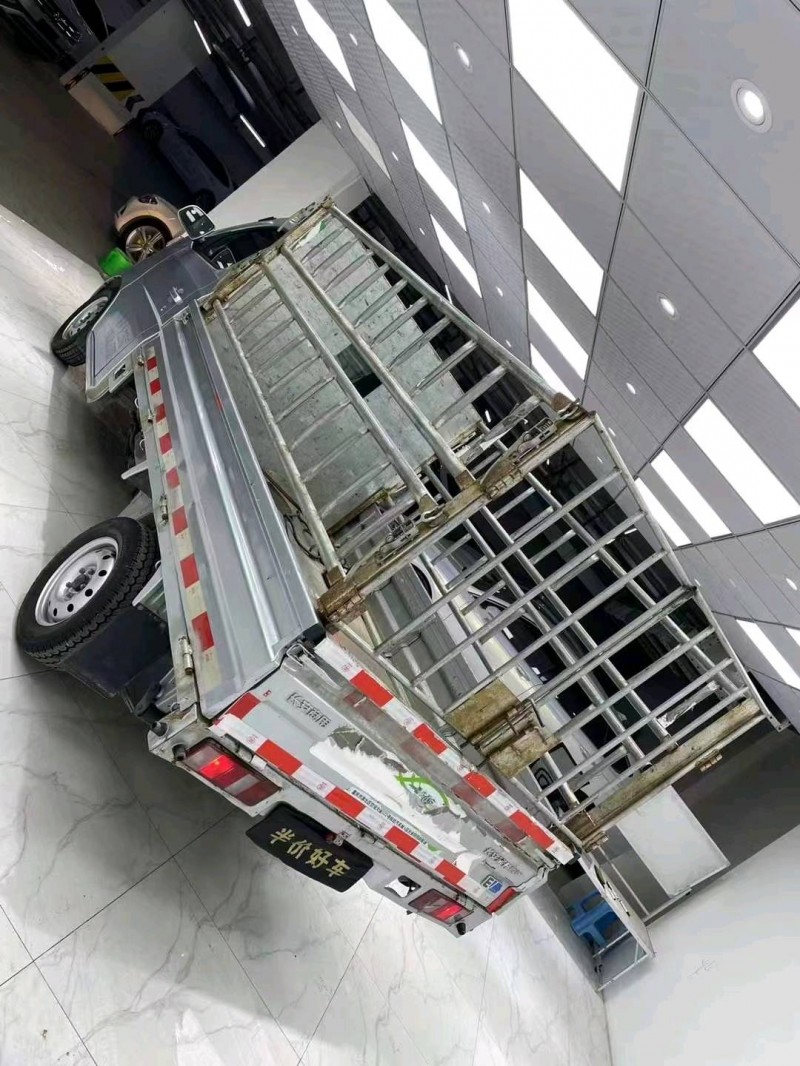 成都20年長安汽車奔奔7