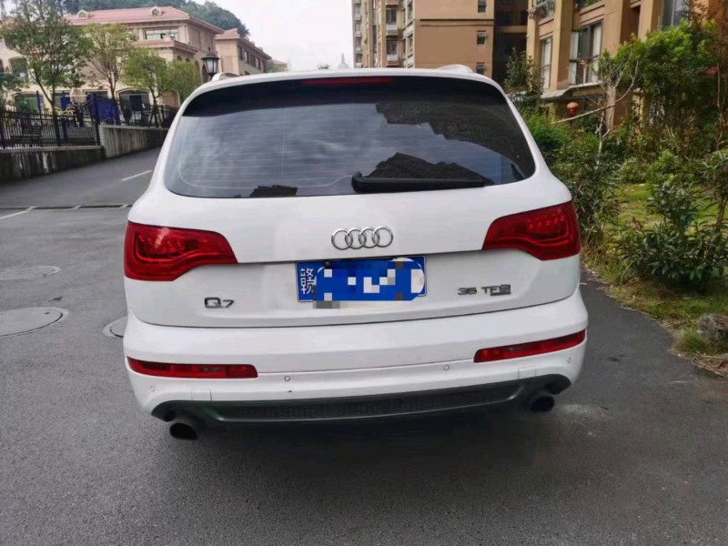 吉安13年奧迪Q75