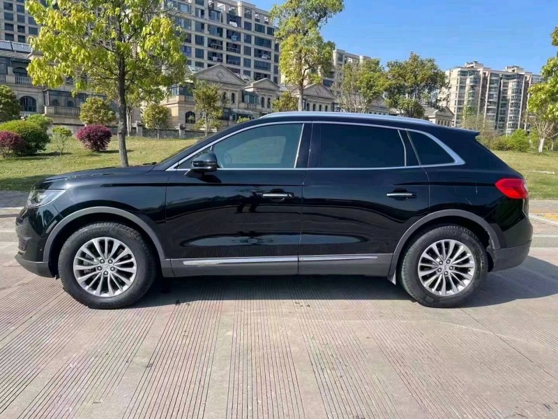紹興18年林肯MKX2