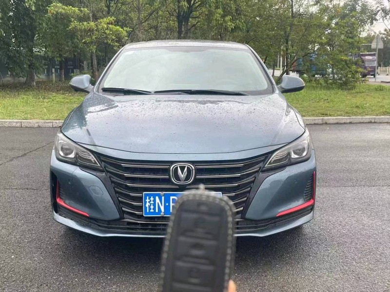 深圳21年長安汽車睿馳CC8