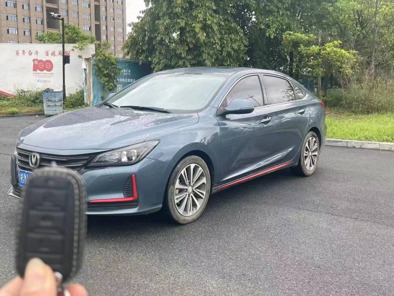 深圳21年長安汽車睿馳CC6