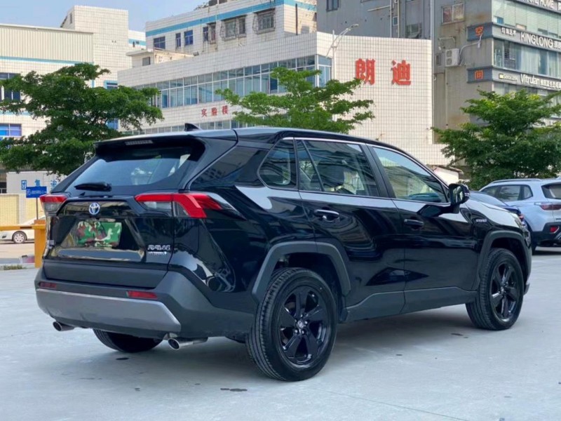 东莞22年丰田RAV4荣放8