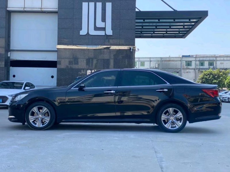 东莞16年丰田皇冠4