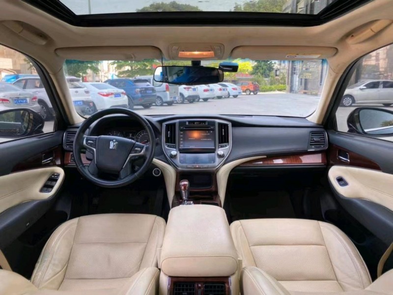 东莞16年丰田皇冠5