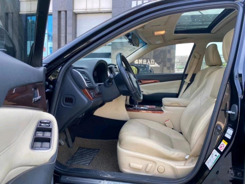 东莞16年丰田皇冠7