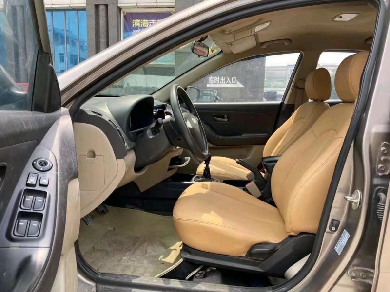 东莞14年现代悦动7