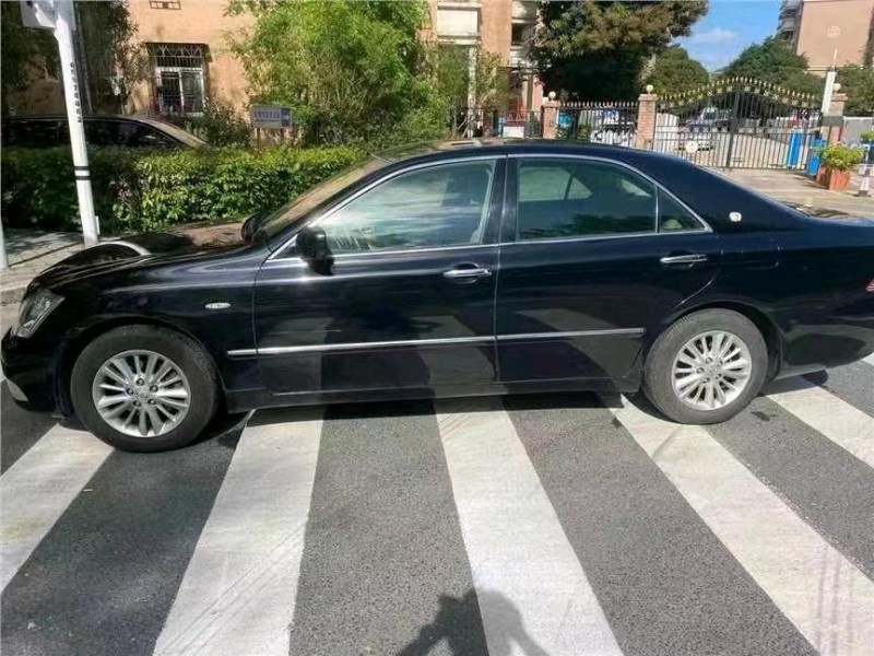 东莞06年丰田皇冠4