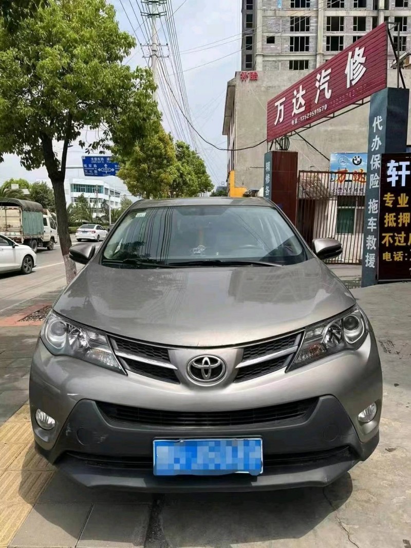 昭通15年豐田RAV4榮放1