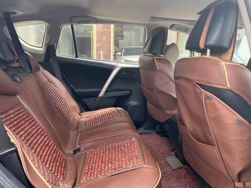 昭通15年豐田RAV4榮放4
