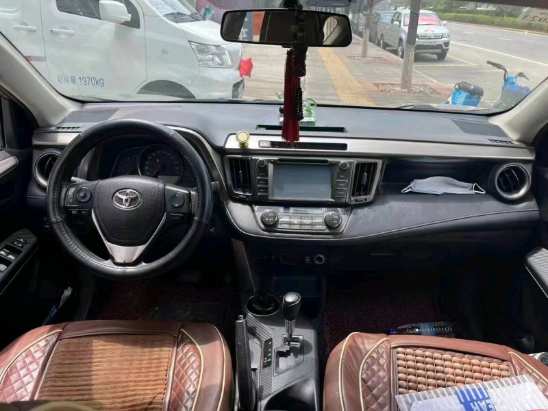 昭通15年豐田RAV4榮放5