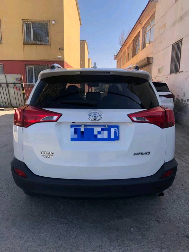 通遼16年豐田RAV4榮放1