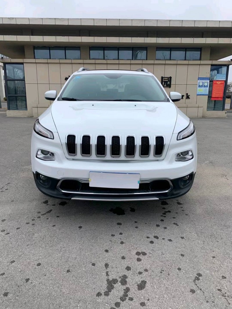 宿遷18年Jeep自由光1