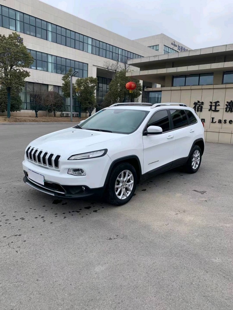 宿遷18年Jeep自由光2