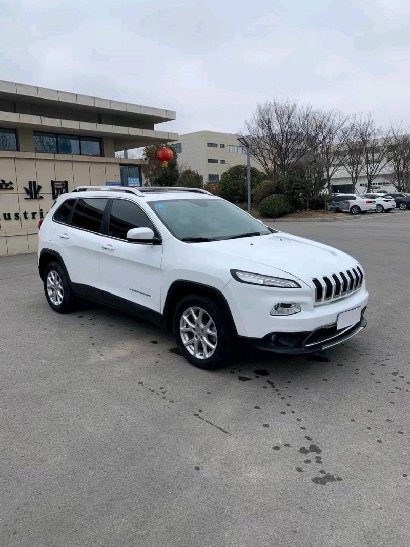 宿遷18年Jeep自由光3