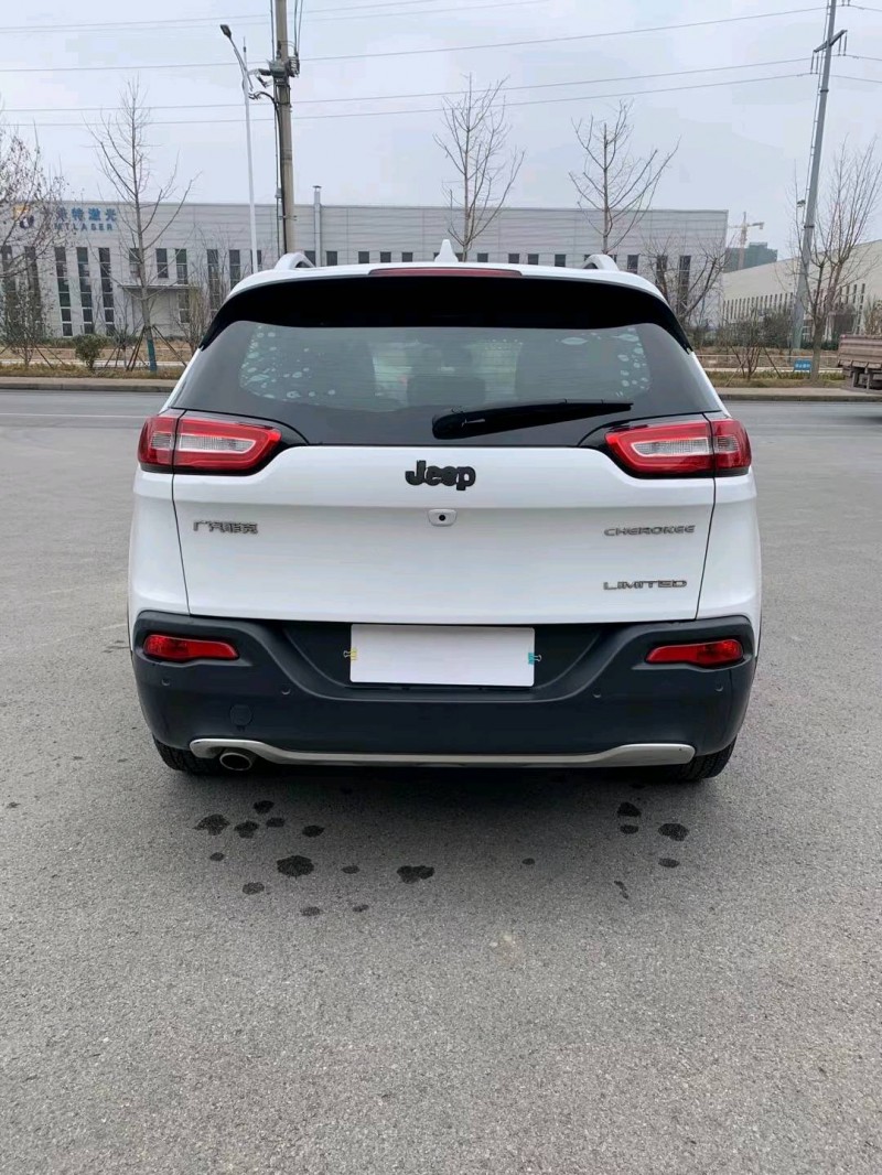 宿遷18年Jeep自由光7