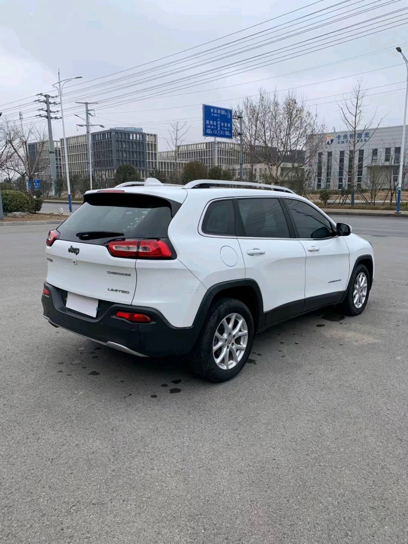 宿遷18年Jeep自由光8