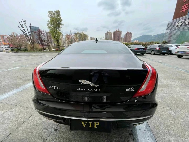 安順16年捷豹XJL4