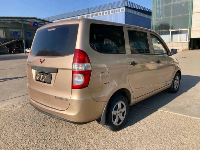 沈陽14年五菱汽車宏光4