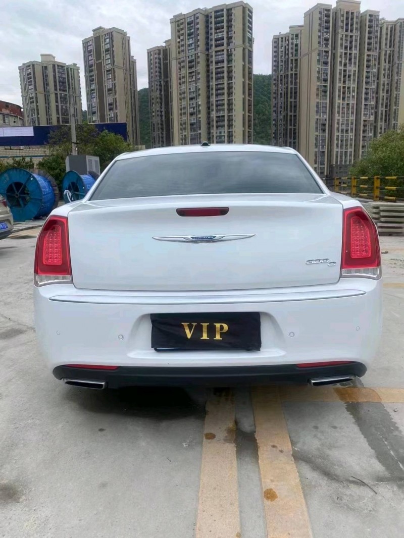 銅仁16年克萊斯勒300C2