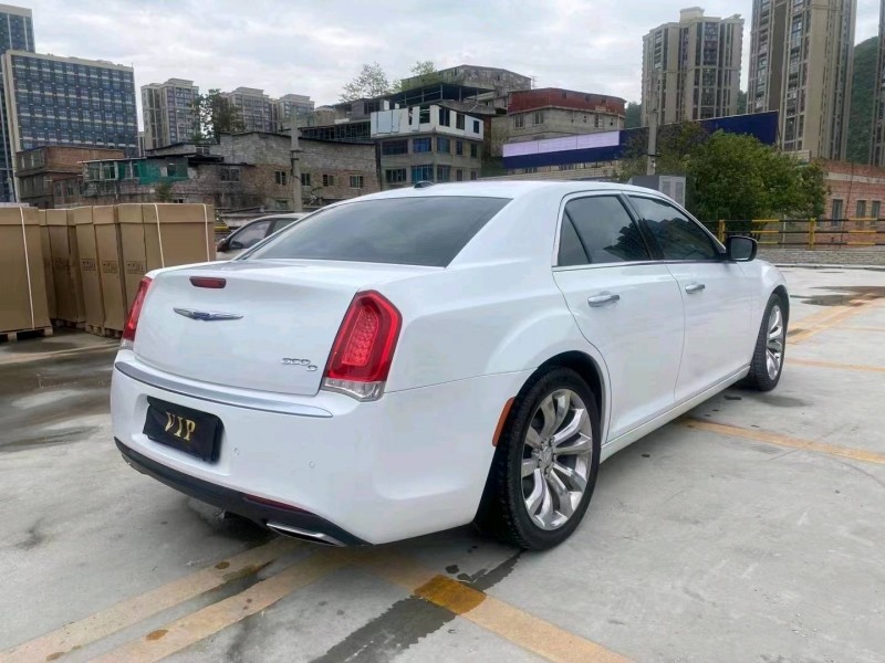 銅仁16年克萊斯勒300C4