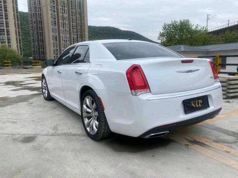 銅仁16年克萊斯勒300C5