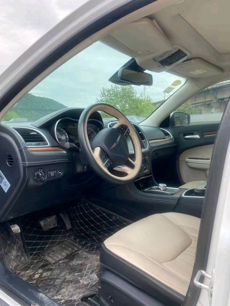 銅仁16年克萊斯勒300C6
