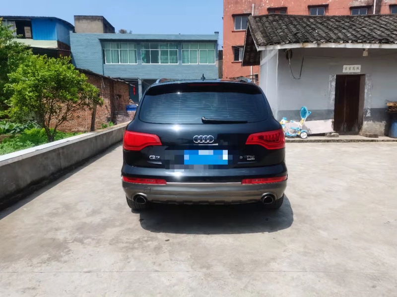 重慶14年奧迪Q74