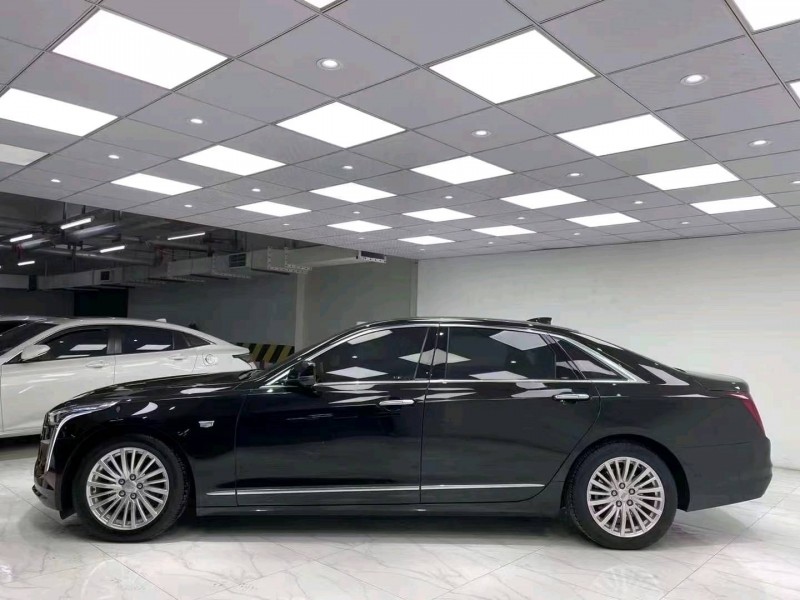 成都20年凱迪拉克XT63