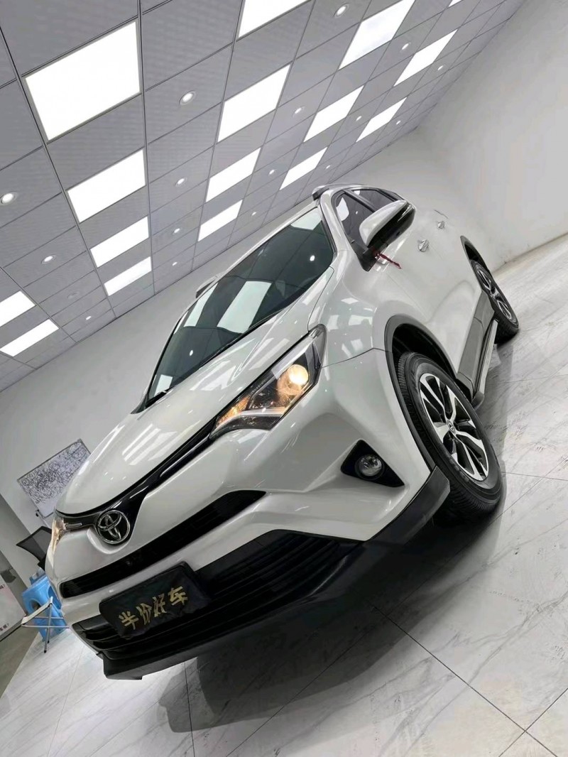 成都17年豐田RAV42