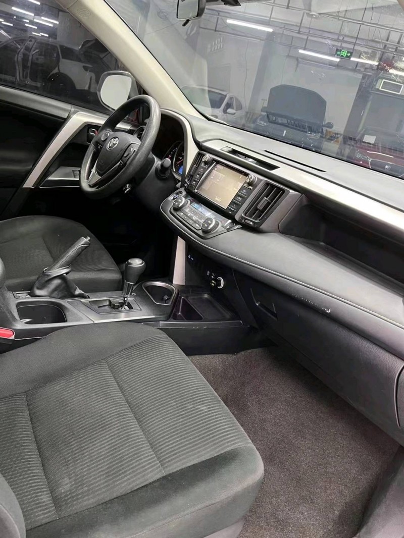 成都17年豐田RAV48