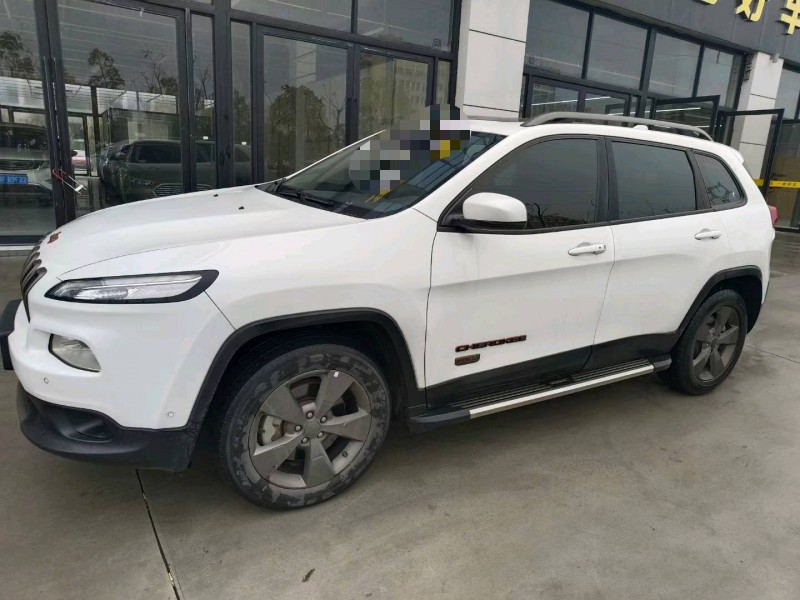 宜昌17年Jeep自由光8