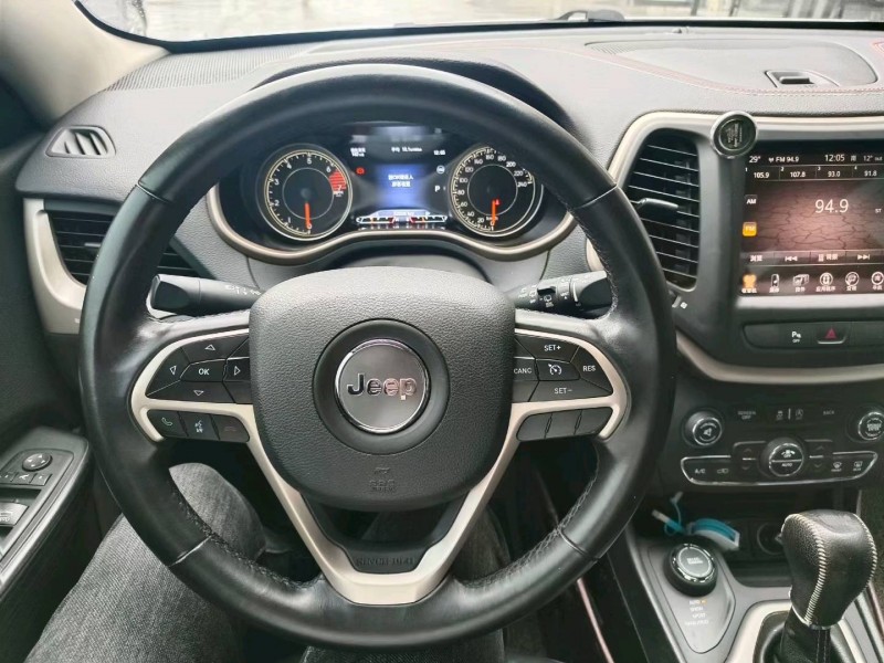 宜昌17年Jeep自由光4