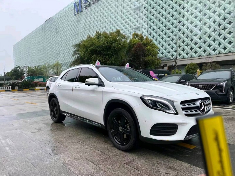 北京19年奔驰GLA3