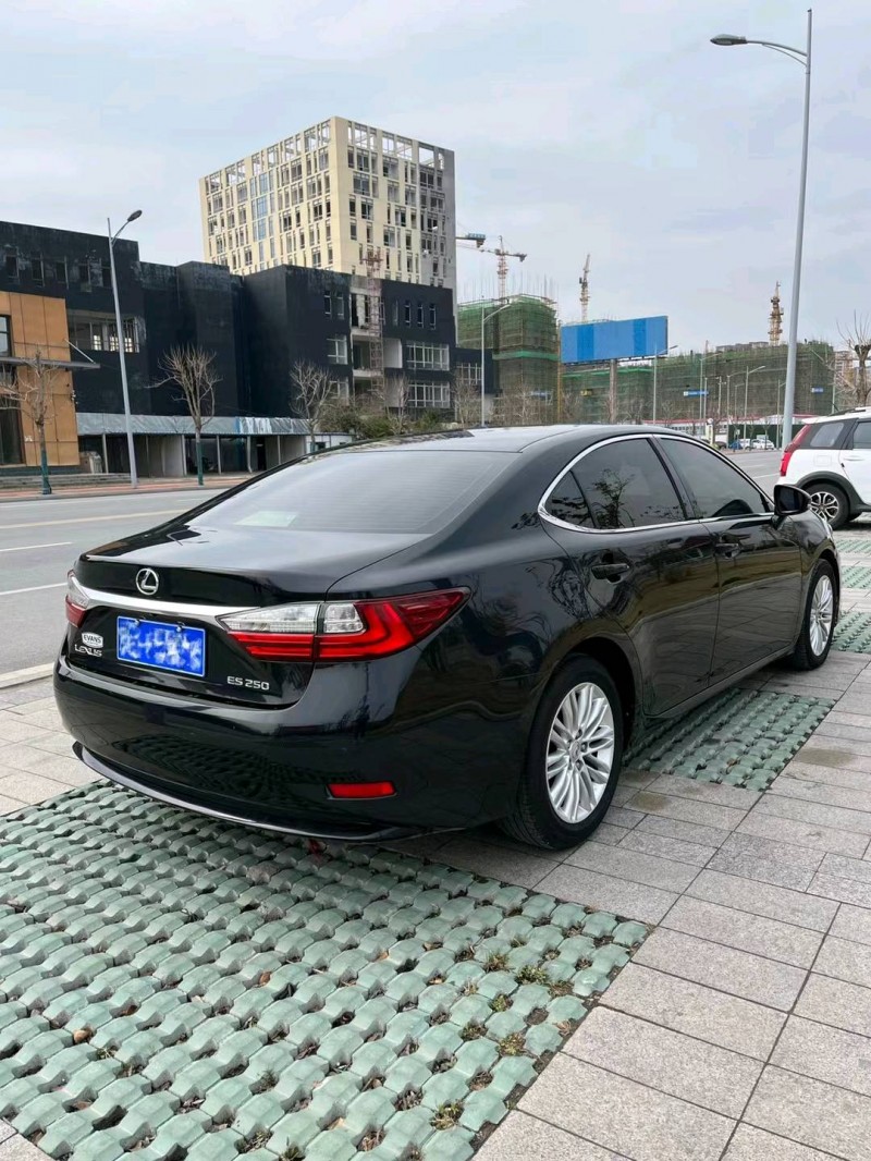 徐州16年雷克萨斯ES8