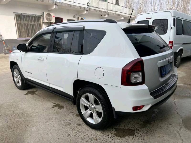 濟寧15年Jeep指南者7