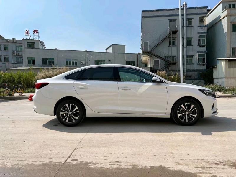 東莞20年長安汽車逸動9