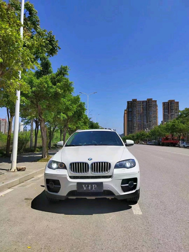 黔西南12年寶馬X67