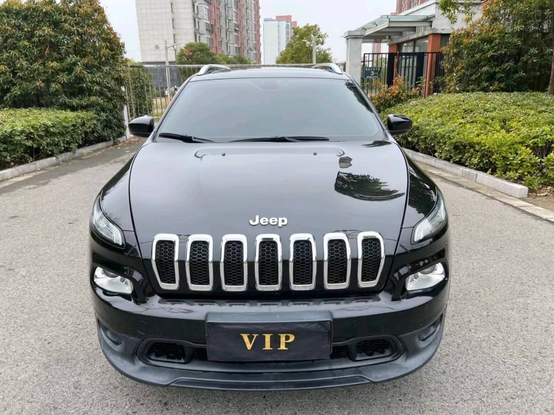 鹽城16年Jeep自由光1