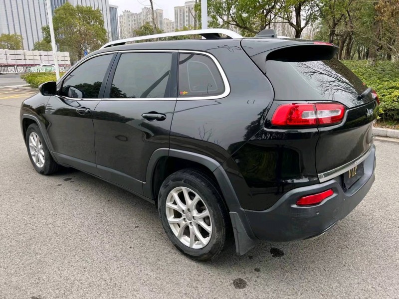 鹽城16年Jeep自由光9