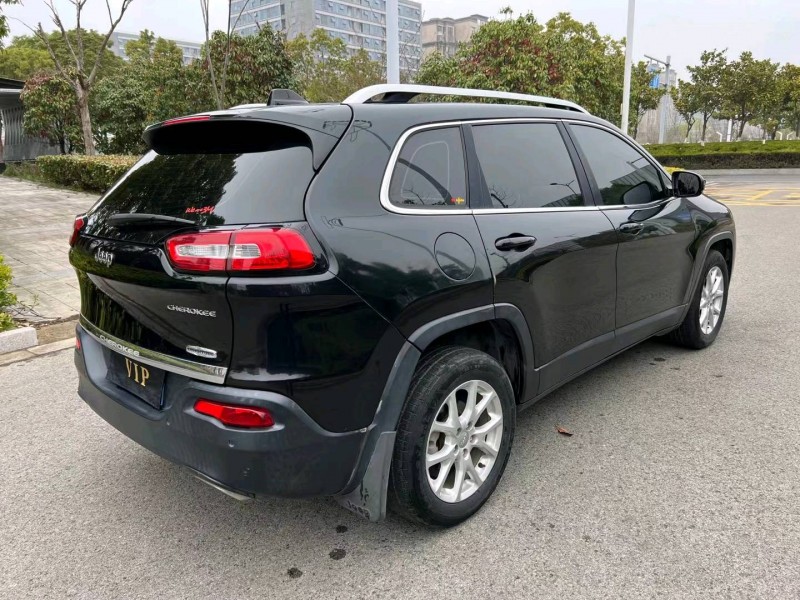 鹽城16年Jeep自由光8