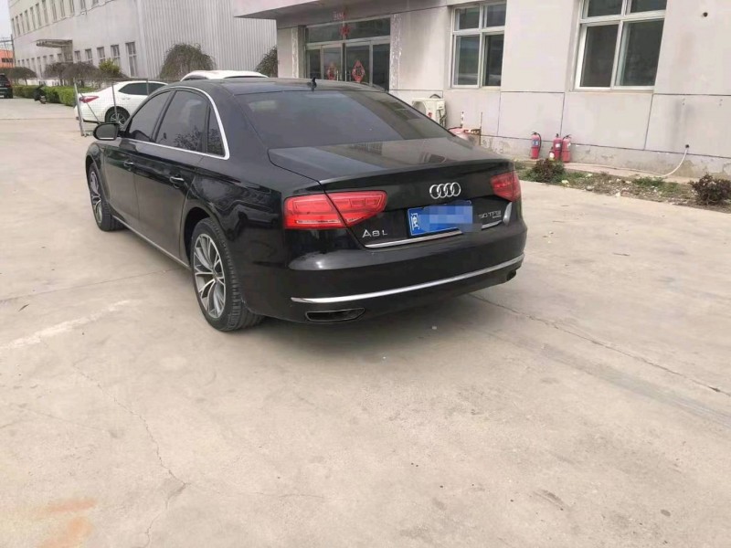 天津12年奧迪A8L3