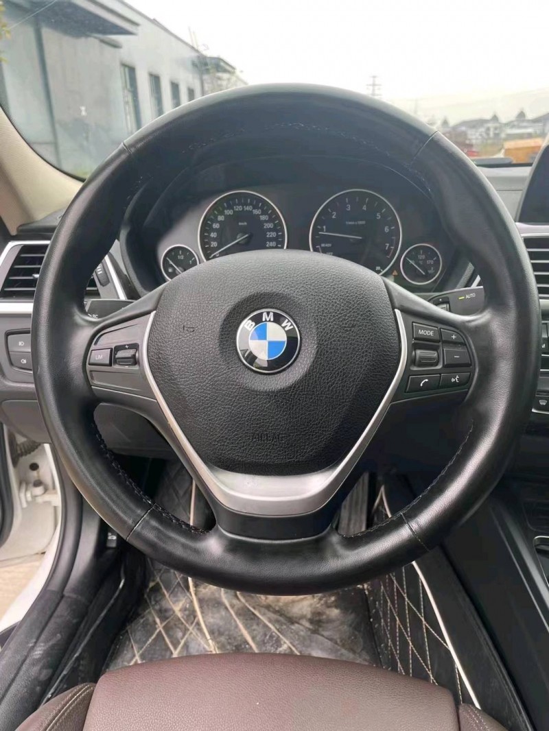 北京18年宝马3系8