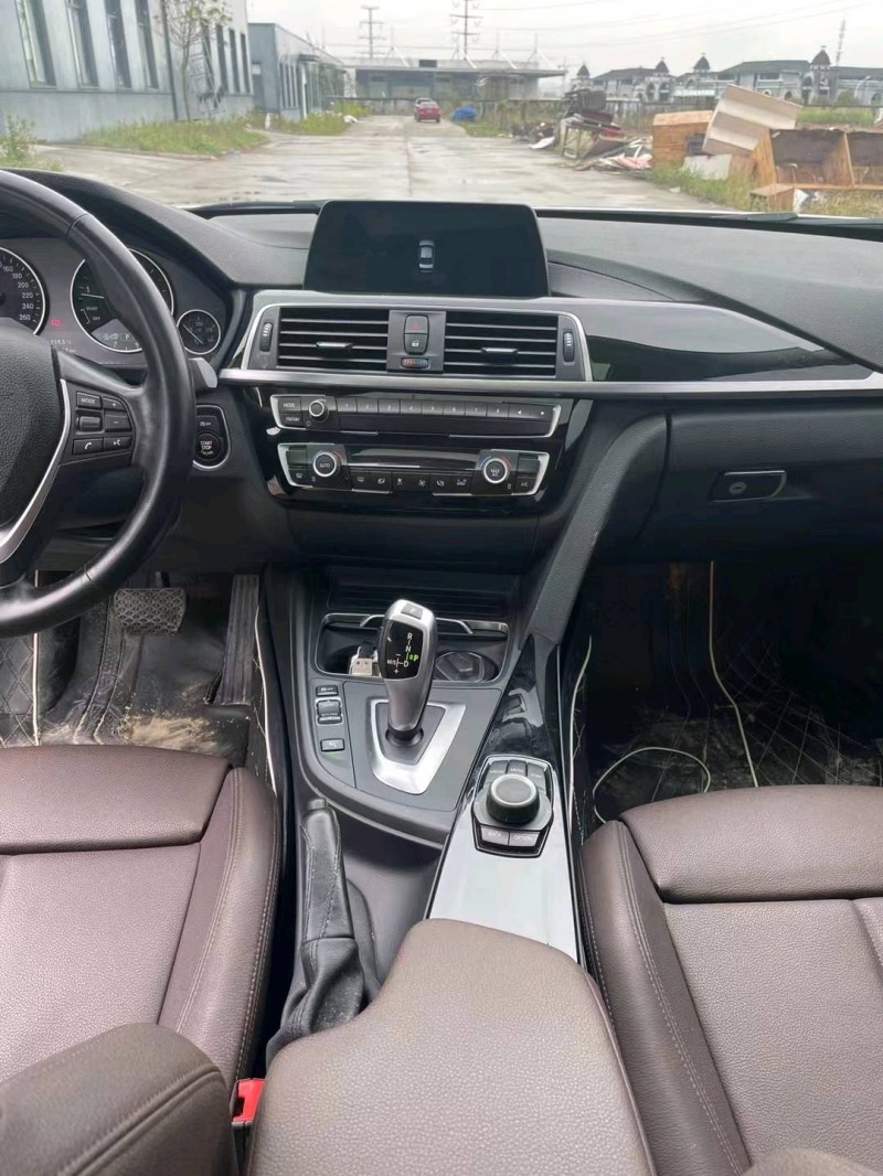 北京18年宝马3系9