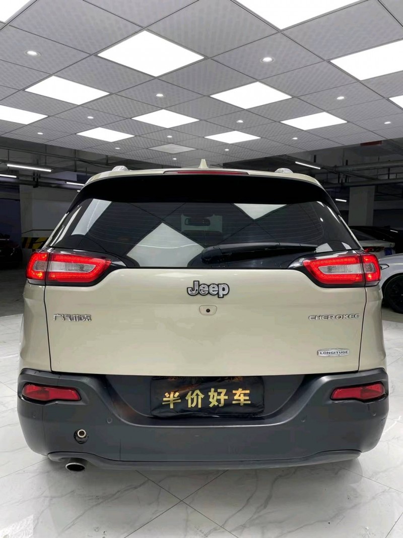 成都16年Jeep自由光5