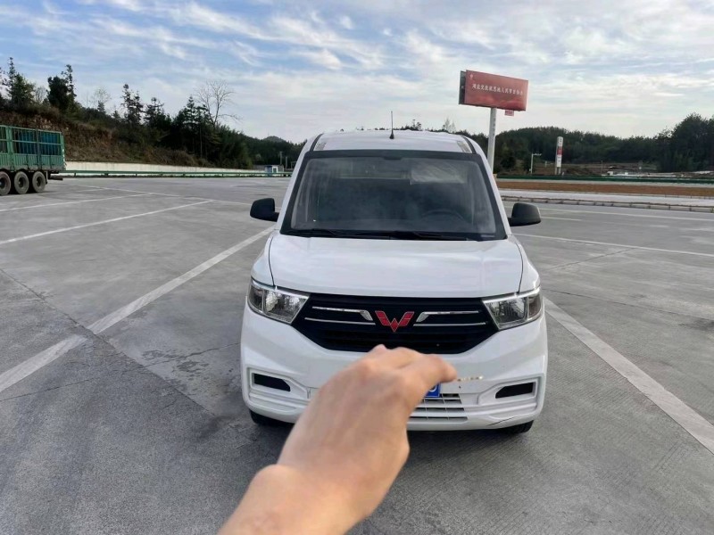 重慶21年五菱汽車榮光V1
