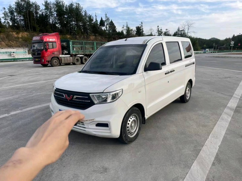 重慶21年五菱汽車榮光V3