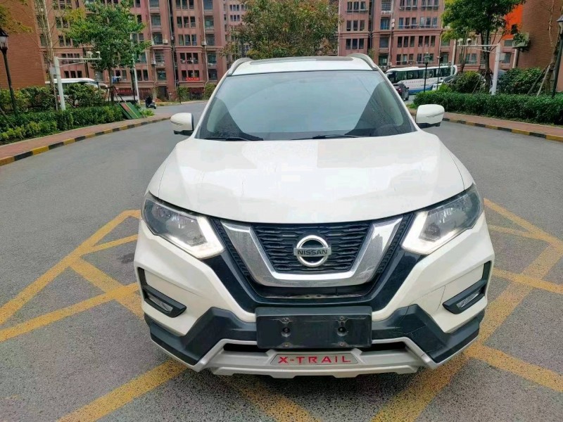 吉安17年日產奇駿8