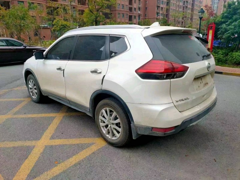 吉安17年日產奇駿1