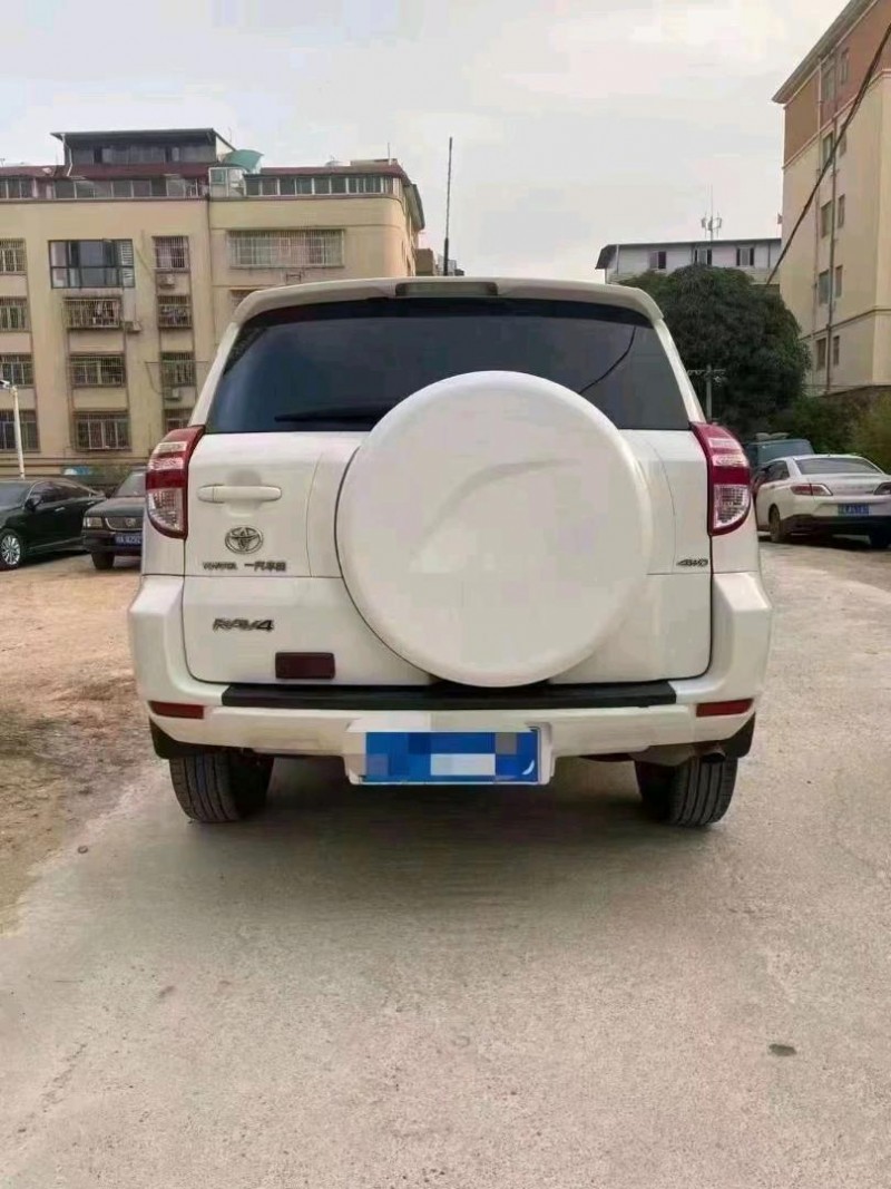 防城港13年豐田RAV42