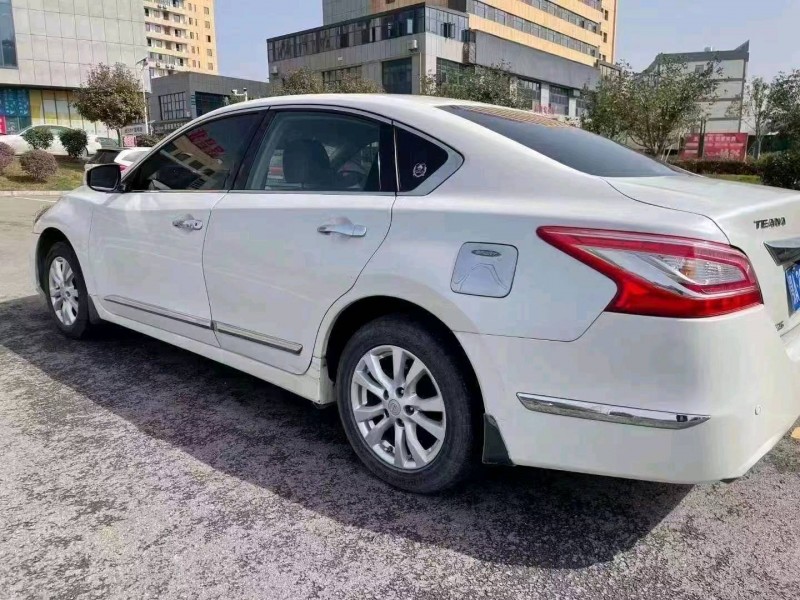 宜昌14年日產天籟3